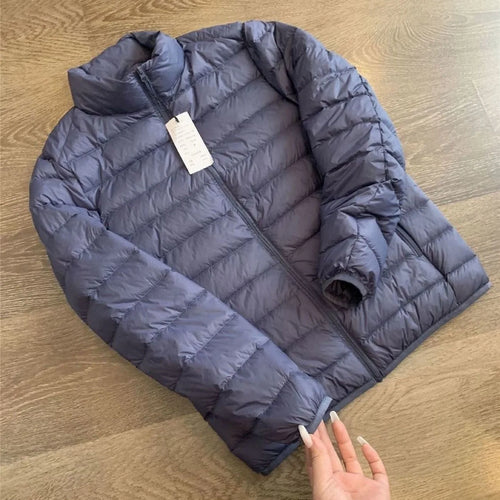 "Chaqueta acolchada ligera para hombre: abrigo corto de plumón de algodón con capucha, estilo juvenil, moderno y casual, corte cleanfit con cierre de cremallera en colores lisos."