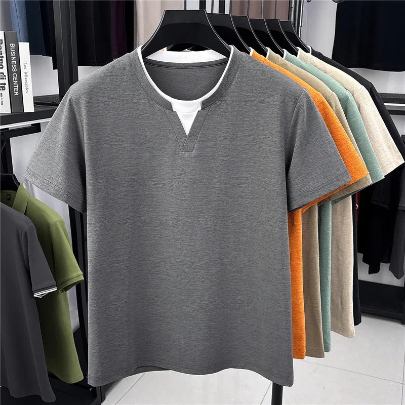 "Camiseta de moda para hombre con cuello en v, detalle falso de dos piezas, tejido suave y elástico para uso diario y casual