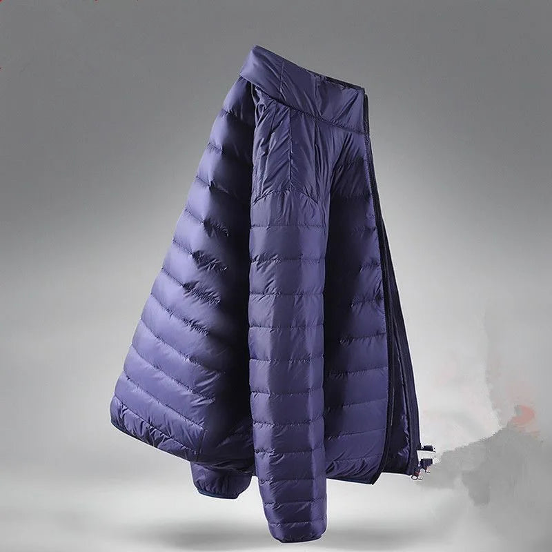 "Chaqueta acolchada ligera para hombre: abrigo corto de plumón de algodón con capucha, estilo juvenil, moderno y casual, corte cleanfit con cierre de cremallera en colores lisos."