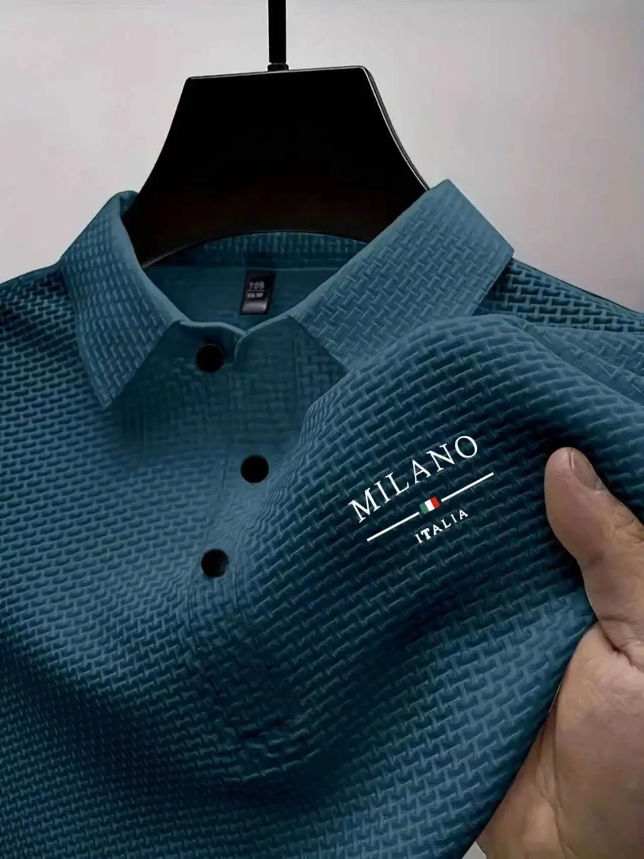 "Playera polo para hombre con diseño jacquard de letras 'Milano Italia', tejido transpirable de secado rápido, top de manga corta casual de negocios, para exteriores y uso diario."