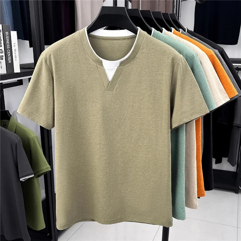 "Camiseta de moda para hombre con cuello en v, detalle falso de dos piezas, tejido suave y elástico para uso diario y casual