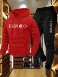 Conjunto deportivo casual para hombre en verde oliva, compuesto por sudadera con capucha y pantalón jogger cargo con múltiples bolsillos y estampado EMPORIO.