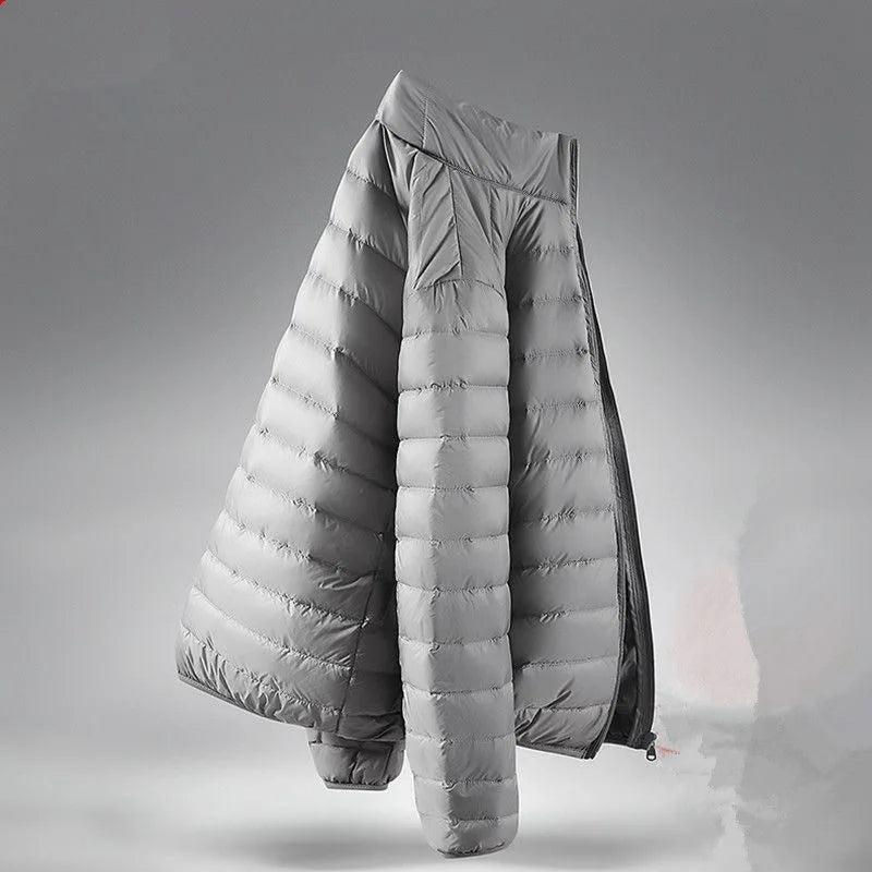 "Chaqueta acolchada ligera para hombre: abrigo corto de plumón de algodón con capucha, estilo juvenil, moderno y casual, corte cleanfit con cierre de cremallera en colores lisos."