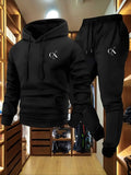 "Conjunto de sudadera con capucha y pantalón deportivo para hombre: ropa de descanso casual en color gris con bolsillos, capucha con cordón ajustable y pretina acanalada, ideal para una comodidad de temporada."