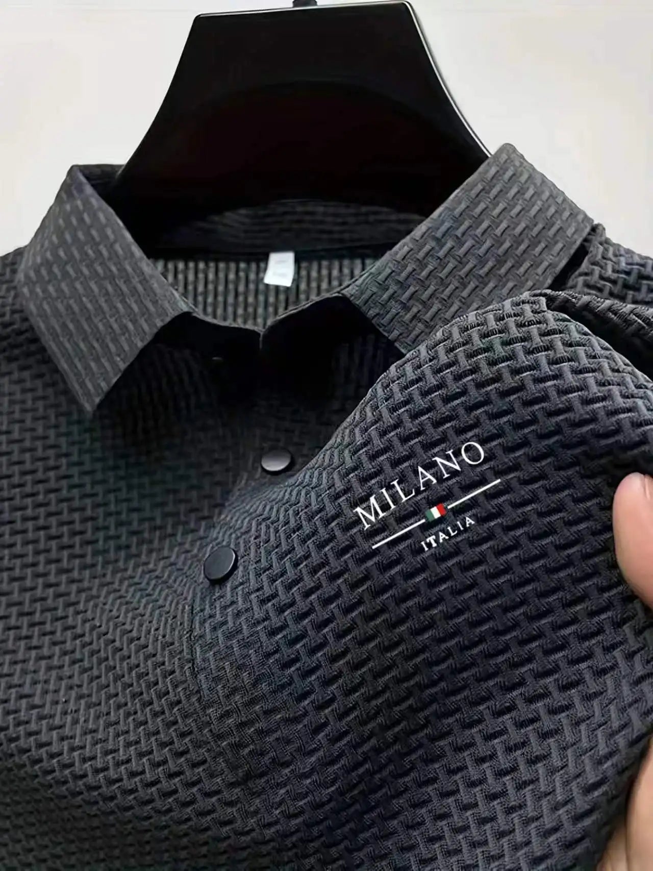 "Playera polo para hombre con diseño jacquard de letras 'Milano Italia', tejido transpirable de secado rápido, top de manga corta casual de negocios, para exteriores y uso diario."